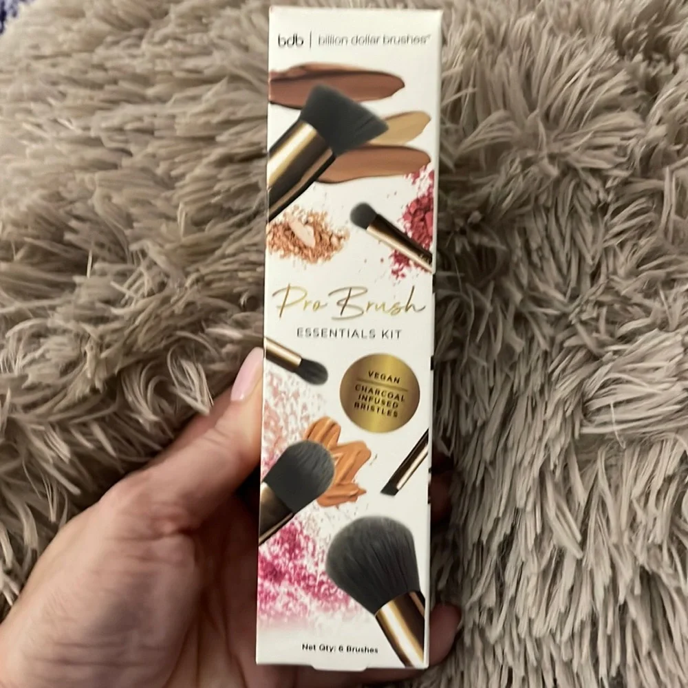 NIP Billion Dollar Brushes Essentials Kit